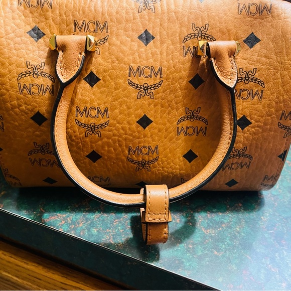 Mcm satchel/crossbody with wallet - Picture 4 of 9